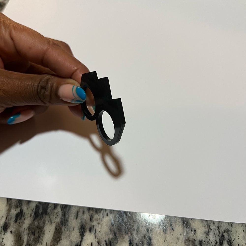 ♠️PLASTIQUE TWO FINGER ACRYLIC RING♠️ - Picture 3 of 8